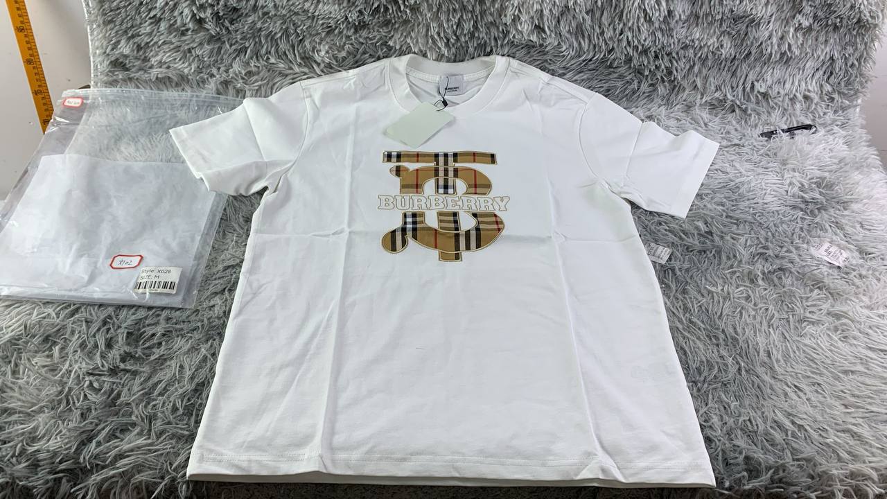 T-shirt bianca con grafica logo Berry